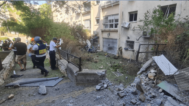 זירת נפילה במפרץ חיפה (צלם: מד"א) נפילה שטח פתוח קרית ביאליק 15.10.24