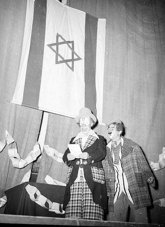 מופע ליצנים בקולנוע אדיסון (צילום: דוד רובינגר) מופע ליצנים בקולנוע אדיסון