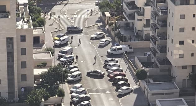 רכב ממולכד ברחוב שבזי בקרית מוצקין (צילום: צלם לא ידוע לפי סעיף 27 א' לחוק זכויות יוצרים) רכב ממולכד ברחוב שבזי בקרית מוצקין