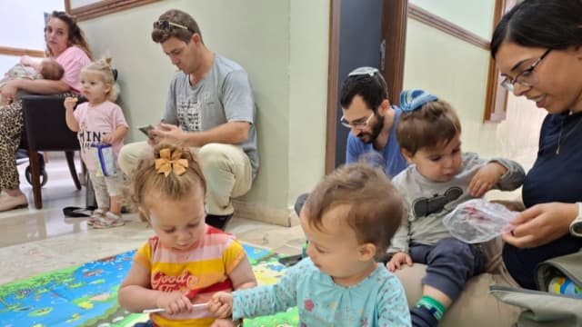 הפגנה ליד לשכת ראש העיר חיפה