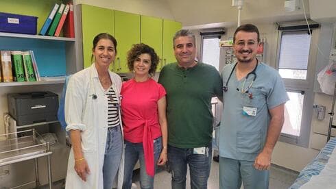 ליאב עם צוות ההחייאה של כרמל