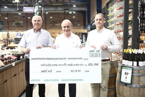 מימין: ד"ר יעקב חן, חגי שלום, אריה פישביין