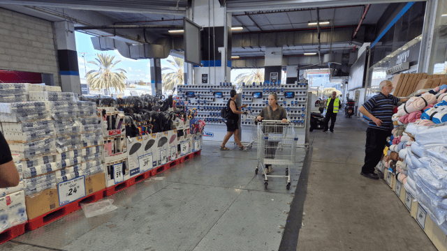 אושר עד פתח תקוה. אחד המצליחים בעיר (צילום ארכיון: שירות מיינט) אושר עד פתח תקוה