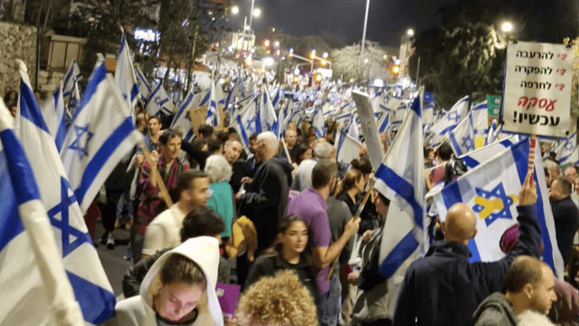 אלפים במוריה וחורב (צילום: מחאת העם חיפה) אלפים במוריה וחורב