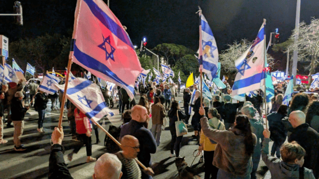 המחאה בצומת חורב חיפה המחאה בצומת חורב חיפה