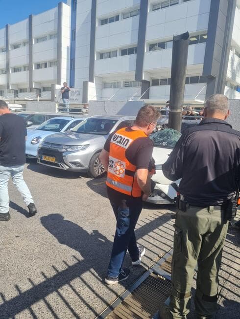 הנפילה ברעננה (צילום: איחוד הצלה) הנפילה ברעננה
