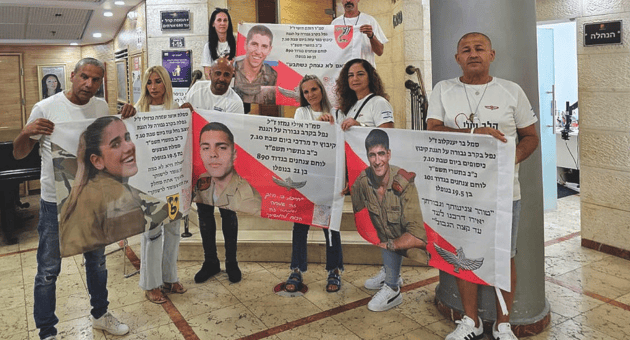 המשפחות השכולות שהשתתפו בהקלטת השיר