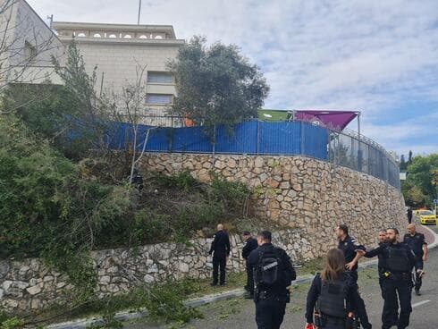 זירת נפילת הכטב"ם בנשר (צילום: כבאות והצלה) זירת נפילת הכטב"ם בנשר