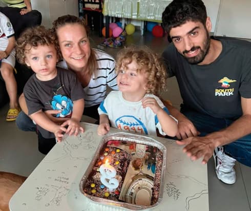 אופיר וקנין ז"ל עם המשפחה