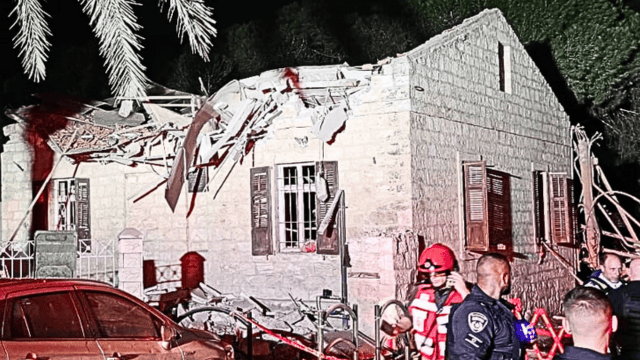 בית הכנסת אבות ובנים ברחוב קלר חיפה אחרי הפגיעה