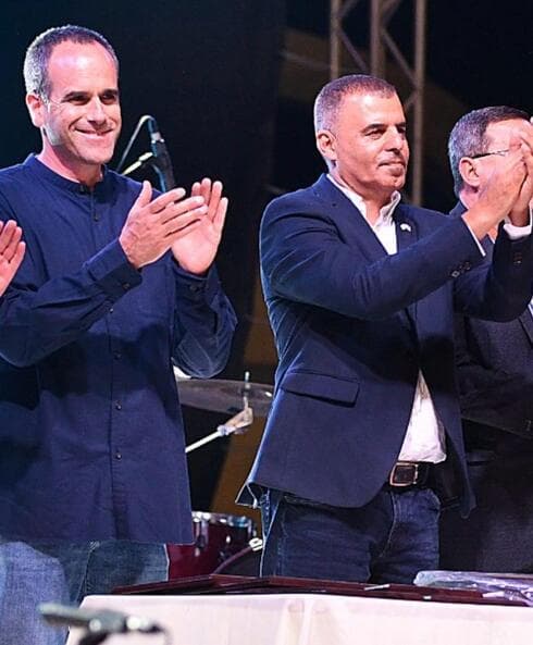 מימין: ראש העיר רפי סער ומנכ"ל העירייה יובל בודניצקי