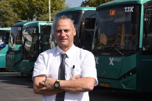 דקל חרמש בתחנה בקריית שמונה. גאווה לעזור לאנשים דקל חרמש בתחנה בקריית שמונה. גאווה לעזור לאנשים