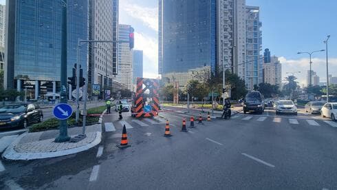 חסימת הכביש (צילום: דוברות המשטרה) חסימת הכביש
