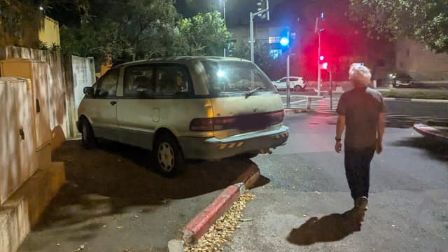 מדרכות חסומות וירידה לכביש בחיפה