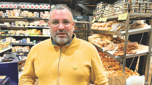 "לא מושכים משכורות". עיסא אסעד