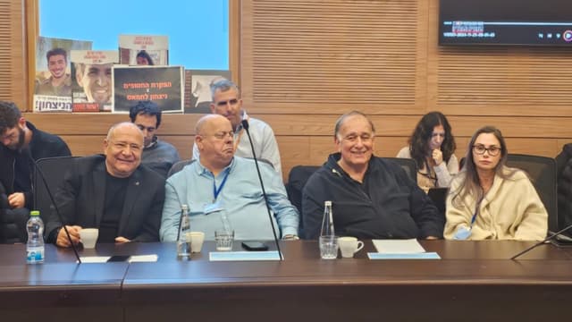 סופי נקש, יונה יהב, גדי מרגלית ואבי ג'מאל בישיבת ועדת הכספים