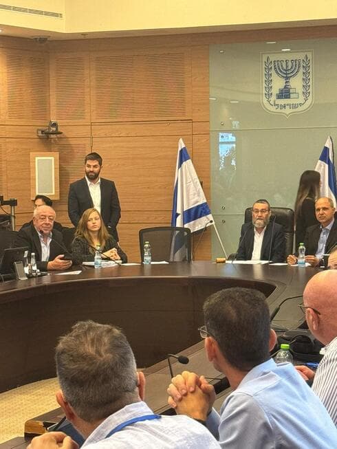 ראש העיר קרית ים בדיון בוועדת הכספים 