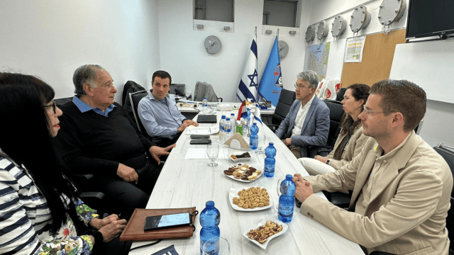 מפגש יהב והחברי המפלחת ההולנדית (צילום: עיריית חיפה) מפגש יהב והחברי המפלחת ההולנדית