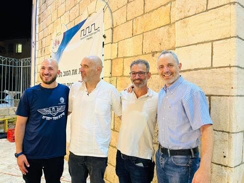 אלכס גרלבסקי (מימין), שי דורון (שני משמאל(
