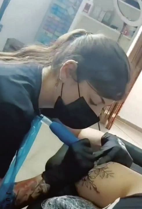חן בסטודיו לפני המחלה