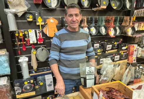 אבינועם מימון בחנות בבאר שבע
