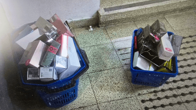 חלק מהשלל שניסה לקחת השודד בחיפה