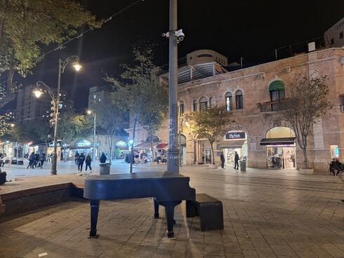 הפסנתר במיקום החדש