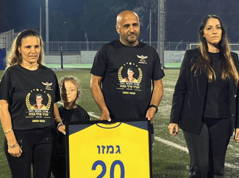 שמואל, אליזה והאחיינית אגם בטקס לזכר אילי 