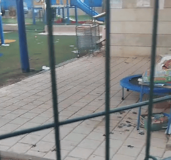 החצר הנטושה של גן אגם