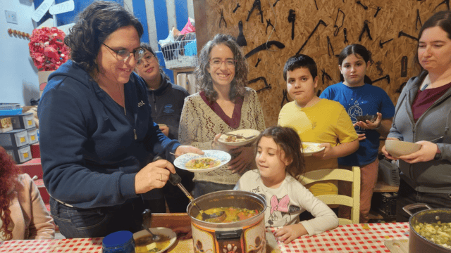 המטבח הקהילתי בכפר סבא עם בלוגר האוכל עז תלם