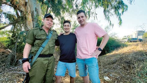 תמונה אחרונה עם יוסי ואליאסף תמונה אחרונה עם יוסי ואליאסף