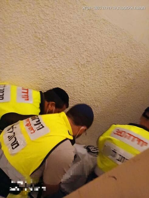 גבר ללא רוח חיים התגלה בחדר מדרגות בראשון לציון 