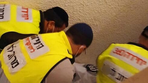 גבר ללא רוח חיים התגלה בחדר מדרגות בראשון לציון 
