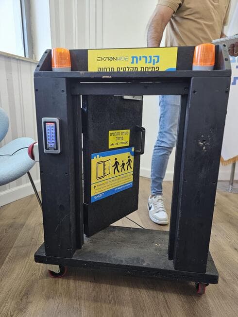דגם מוקטן של המערכת שתתוקן במקלטים הציבוריים ברחובות