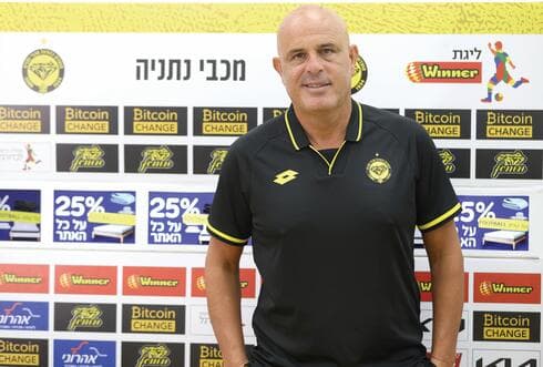 אבוקסיס. לבוא מלמטה 
