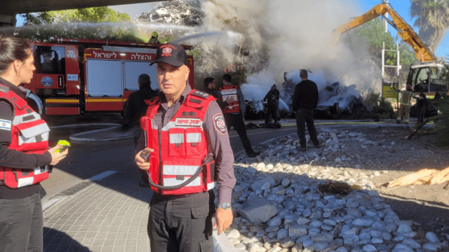 שריפה חוף שמן חיפה (צילום: כבאות והצלה) שריפה חוף שמן חיפה