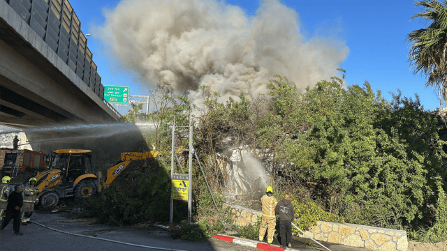 שריפה חוף שמן חיפה (צילום: כבאות והצלה) שריפה חוף שמן חיפה