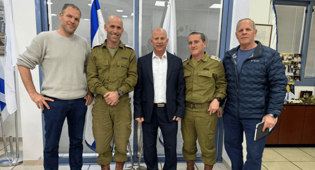 קציני חטיבת יזרעאלי וגדוד חרב שאול בפגישה בלשכתו של ראש העיר אבי אלקבץ (צילום: דוברות עיריית עפולה) קציני חטיבת יזרעאלי וגדוד חרב שאול בפגישה בלשכתו של ראש העיר אבי אלקבץ