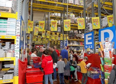 מכירת חיסול בחנוכה במחסני ידיעות ספרים מכירת חיסול בחנוכה במחסני ידיעות ספרים