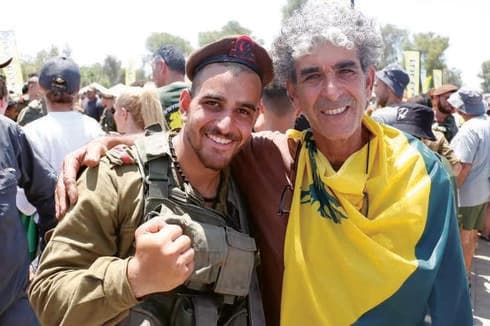 תומר עם אביו במסע הכומתה