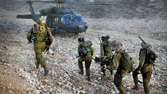 מהלחימה בשטח אל קרבות השיקום. פינוי מוסק של פצוע צה"ל