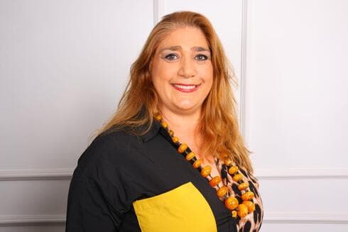 משתתפת בתחרות מיס קריות, לי-את אהוד