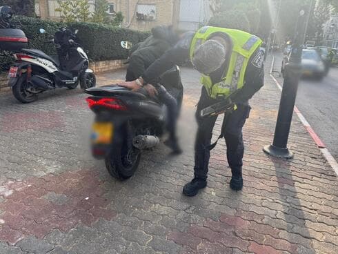 מבצע האכיפה בפתח תקוה (צילום: דוברות עיריית פתח תקוה) מבצע האכיפה בפתח תקוה