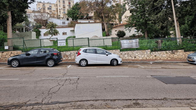 ישדורג. רחוב המגינים נשר