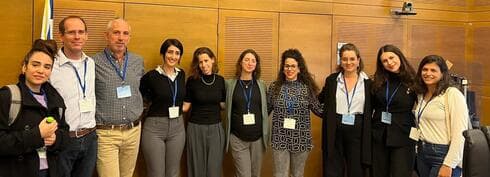 ד"ר קאופמן עם חברי הוועדה בכנסת