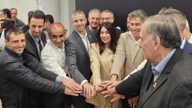 מטכס המראת הבכורה של אייר חיפה (צילום: משרד התחבורה) מטכס המראת הבכורה של אייר חיפה