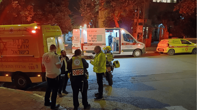 מתנדבי מד״א הצלה שרון בזירת האירוע