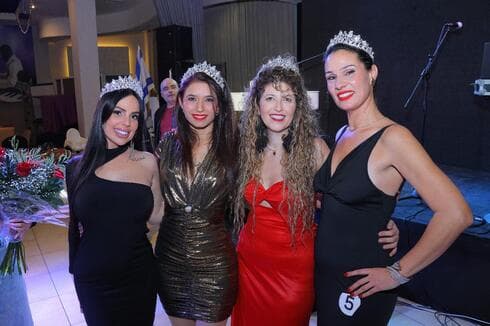  הזוכות בתחרות מיס קריות לאמהות: דיאנה (משמאל), מיכל, קרן ורחלי