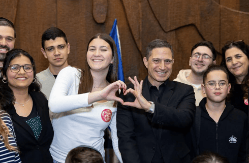 אושר אלטמן עם דנילוביץ' וחברי מועצת הנוער