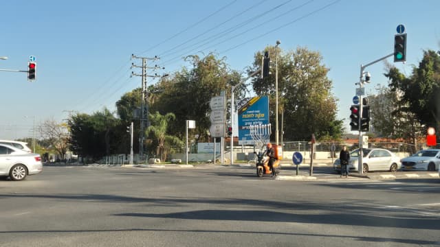 צומת גנים פתח תקוה
